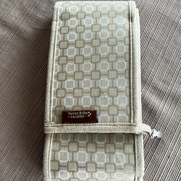 Purse organizer 26 X 4.5. Tan with 15 pockets. - Picture 4 of 4